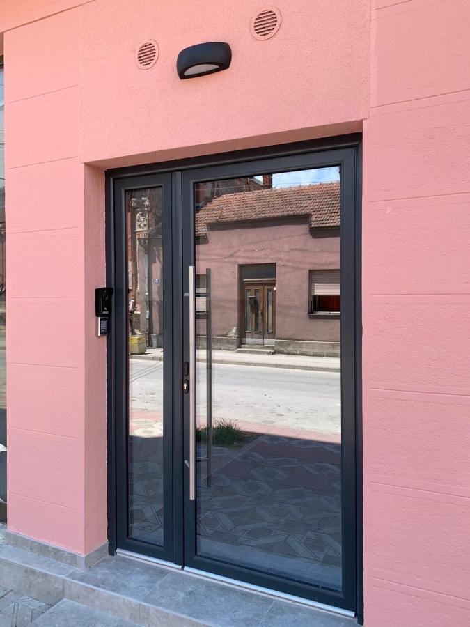 Pink House Apartments Jagodina Buitenkant foto