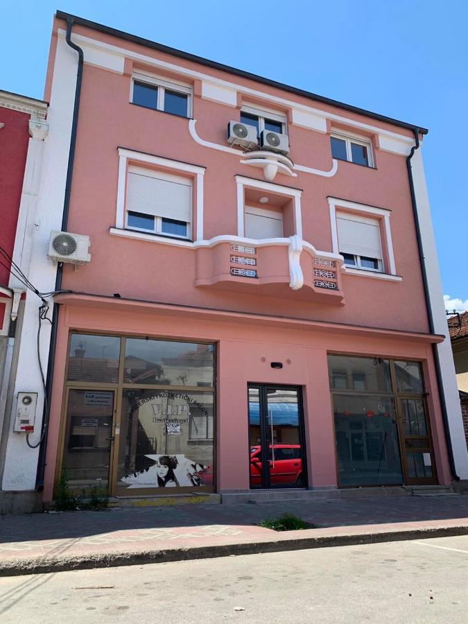 Pink House Apartments Jagodina Buitenkant foto