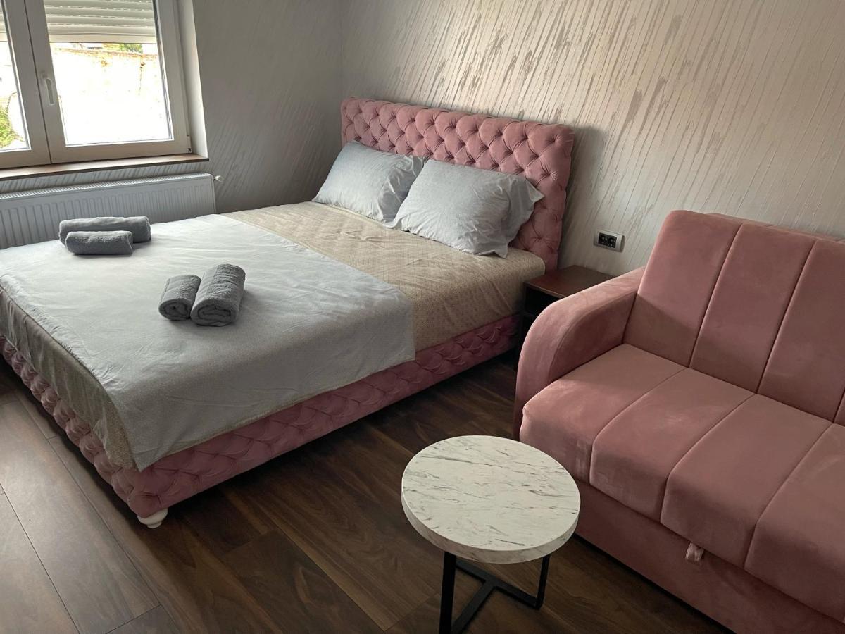 Pink House Apartments Jagodina Buitenkant foto