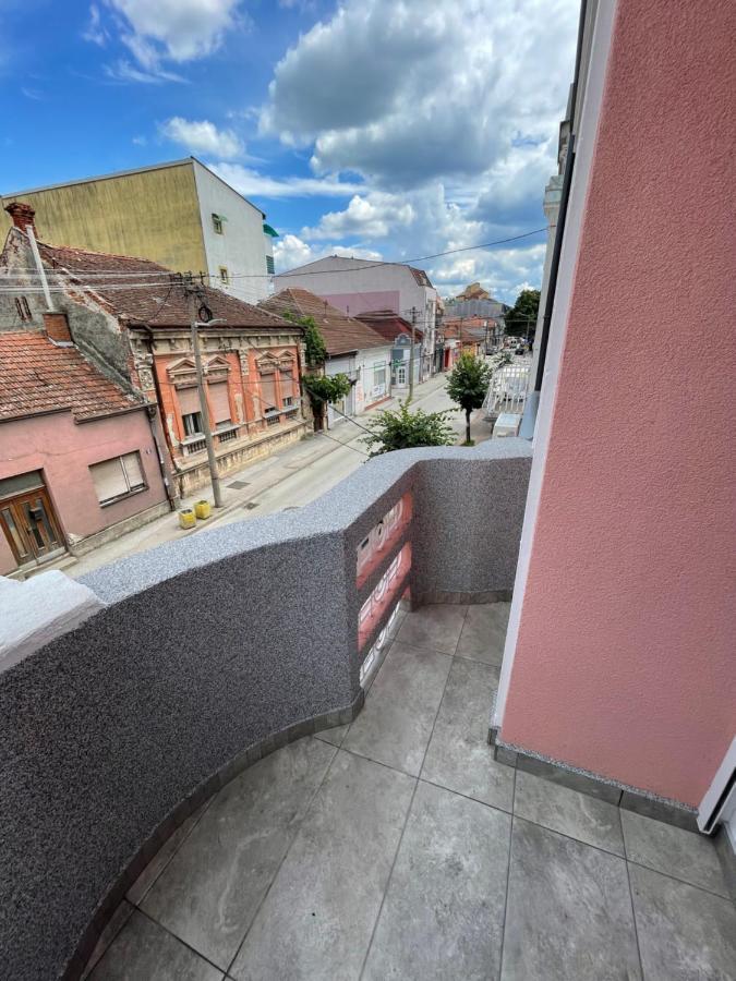 Pink House Apartments Jagodina Buitenkant foto