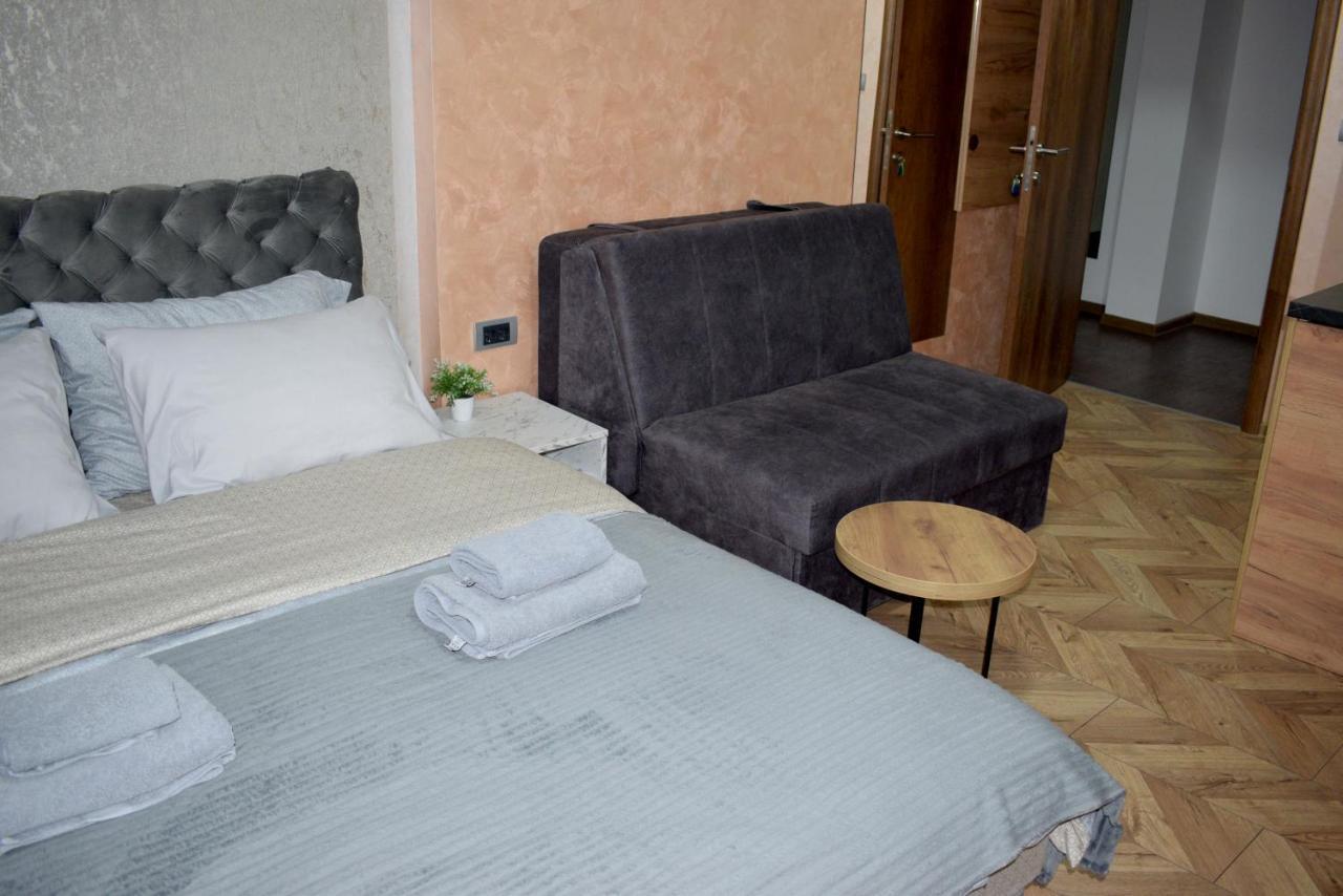 Pink House Apartments Jagodina Buitenkant foto